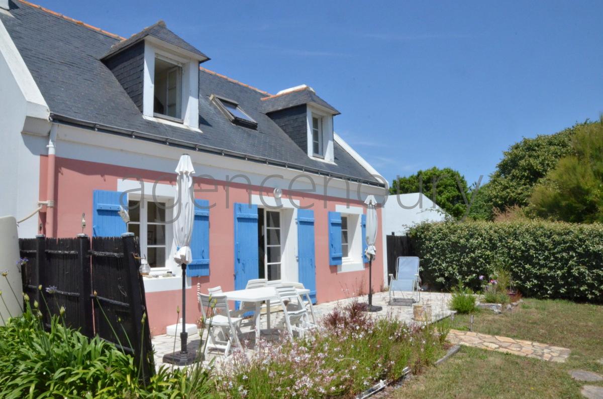 Vous �prouverez ici � la fois le plaisir de r�sider dans le bourg de Sauzon, et de b�n�ficier d�un environnement naturel, paisible, pratiquement sans vis-�-vis.