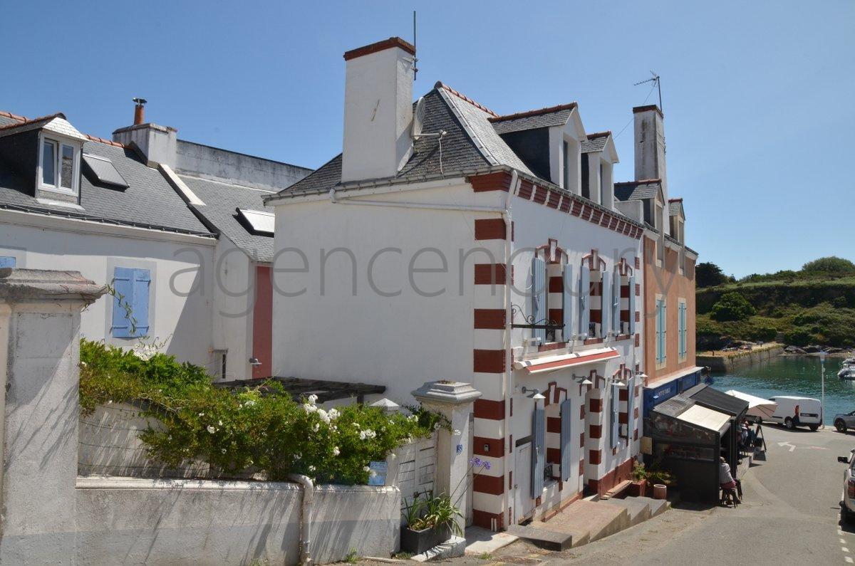 Cette maison de p�cheur du XIX�me si�cle est situ�e � vingt m�tres de l'entr�e du port.