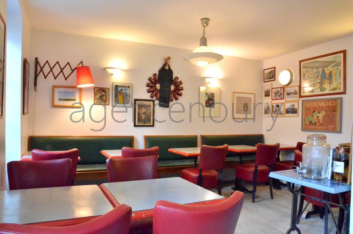 Cette maison de p�cheur du XIX�me si�cle est situ�e � vingt m�tres de l'entr�e du port.