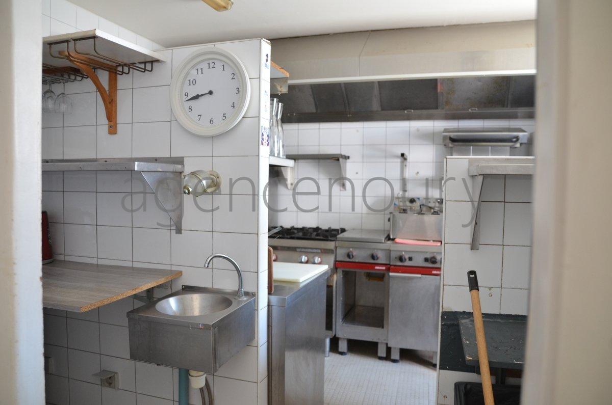 Cette maison de p�cheur du XIX�me si�cle est situ�e � vingt m�tres de l'entr�e du port.