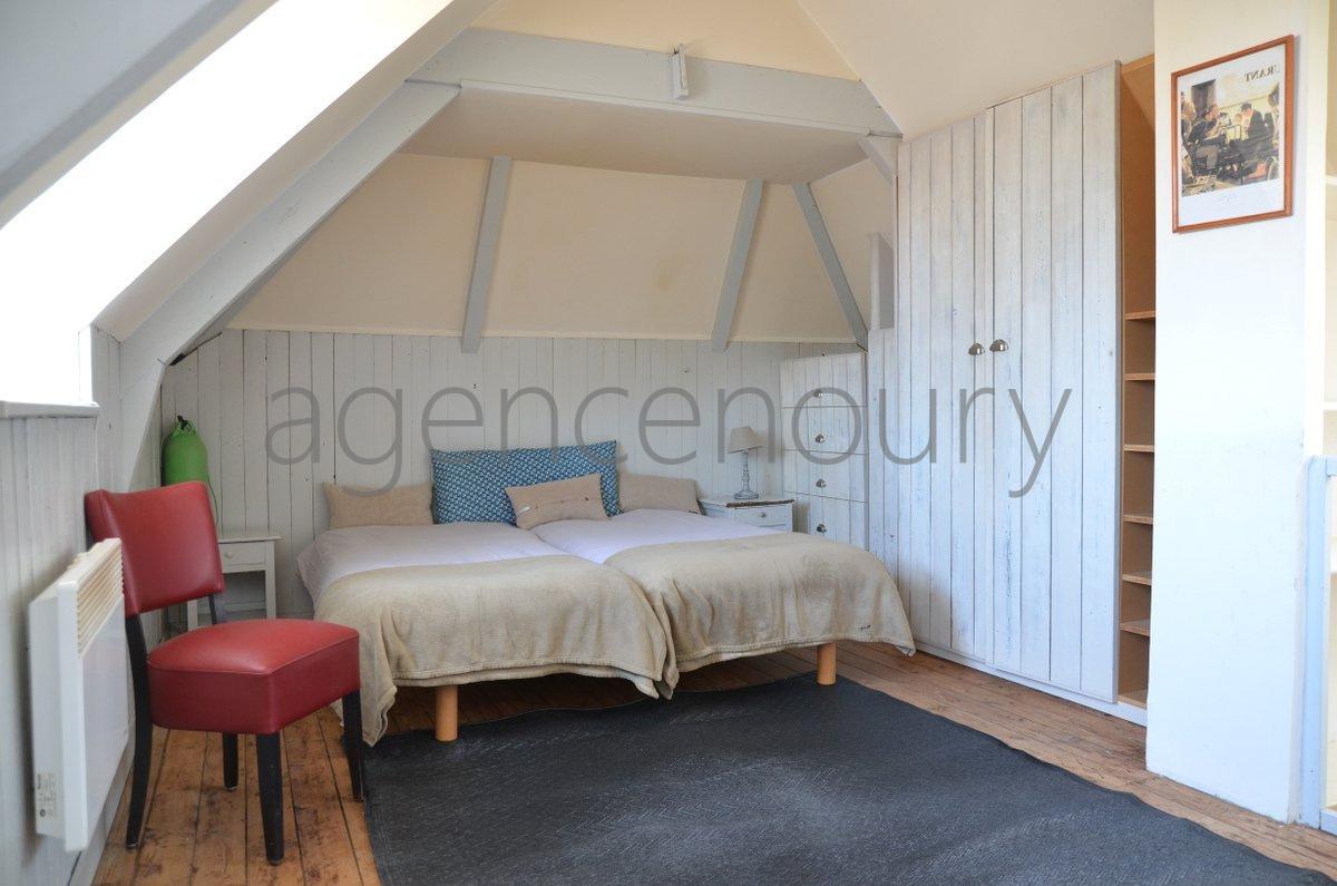 Cette maison de p�cheur du XIX�me si�cle est situ�e � vingt m�tres de l'entr�e du port.