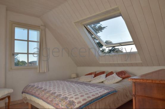 Dominant la mer, au bout d'une impasse, au dessus du port de Sauzon...