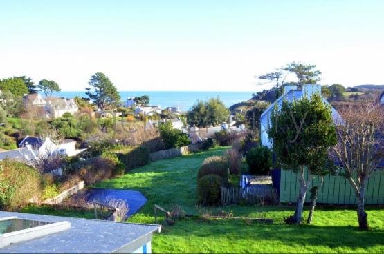 Dominant la mer, au bout d'une impasse, au dessus du port de Sauzon...
