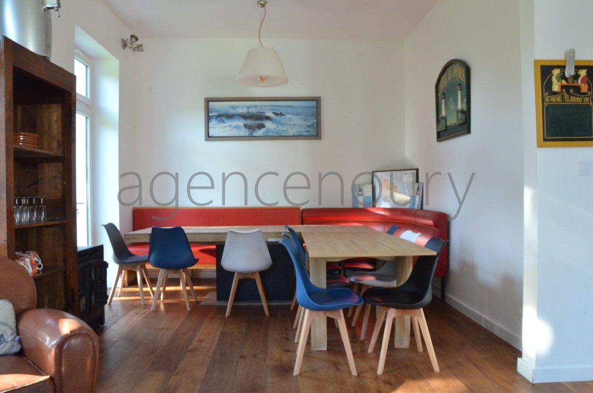 Isol�e au c�ur d'un magnifique vallon travers� par une jolie petite route bois�e... 