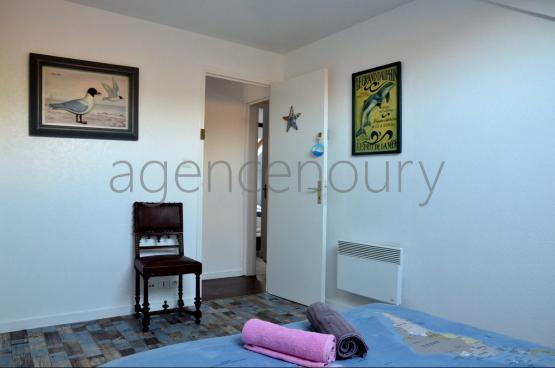 Isol�e au c�ur d'un magnifique vallon travers� par une jolie petite route bois�e... 