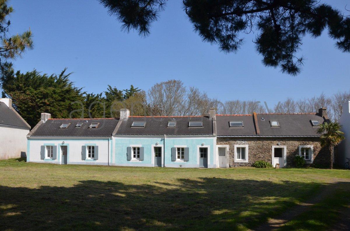 Cet ensemble de trois maisons anciennes offre une grande souplesse d'utilisation.