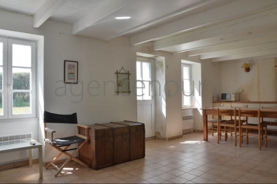 Cet ensemble de trois maisons anciennes offre une grande souplesse d'utilisation.