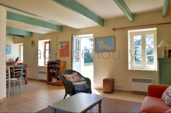Cet ensemble de trois maisons anciennes offre une grande souplesse d'utilisation.
