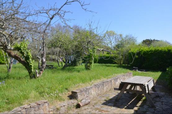 Cet ensemble de trois maisons anciennes offre une grande souplesse d'utilisation.