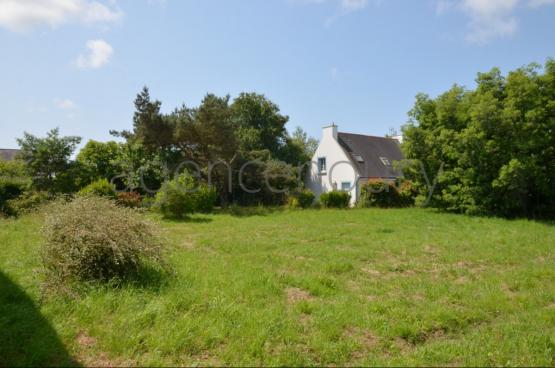 Non loin de Le Palais, d'une superficie d'environ 1070 m²,