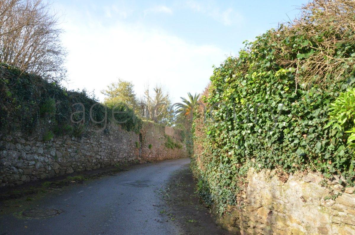 Ce terrain est situ� � 150 m�tres du port de Sauzon.